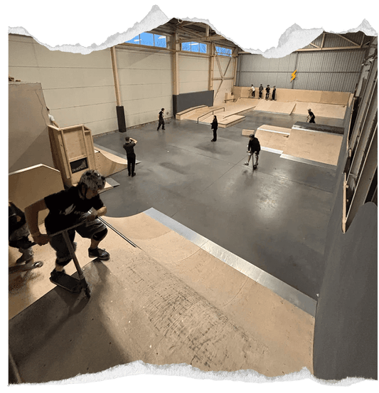 Najlepsze materiały do budowy ramp – drewno czy beton?