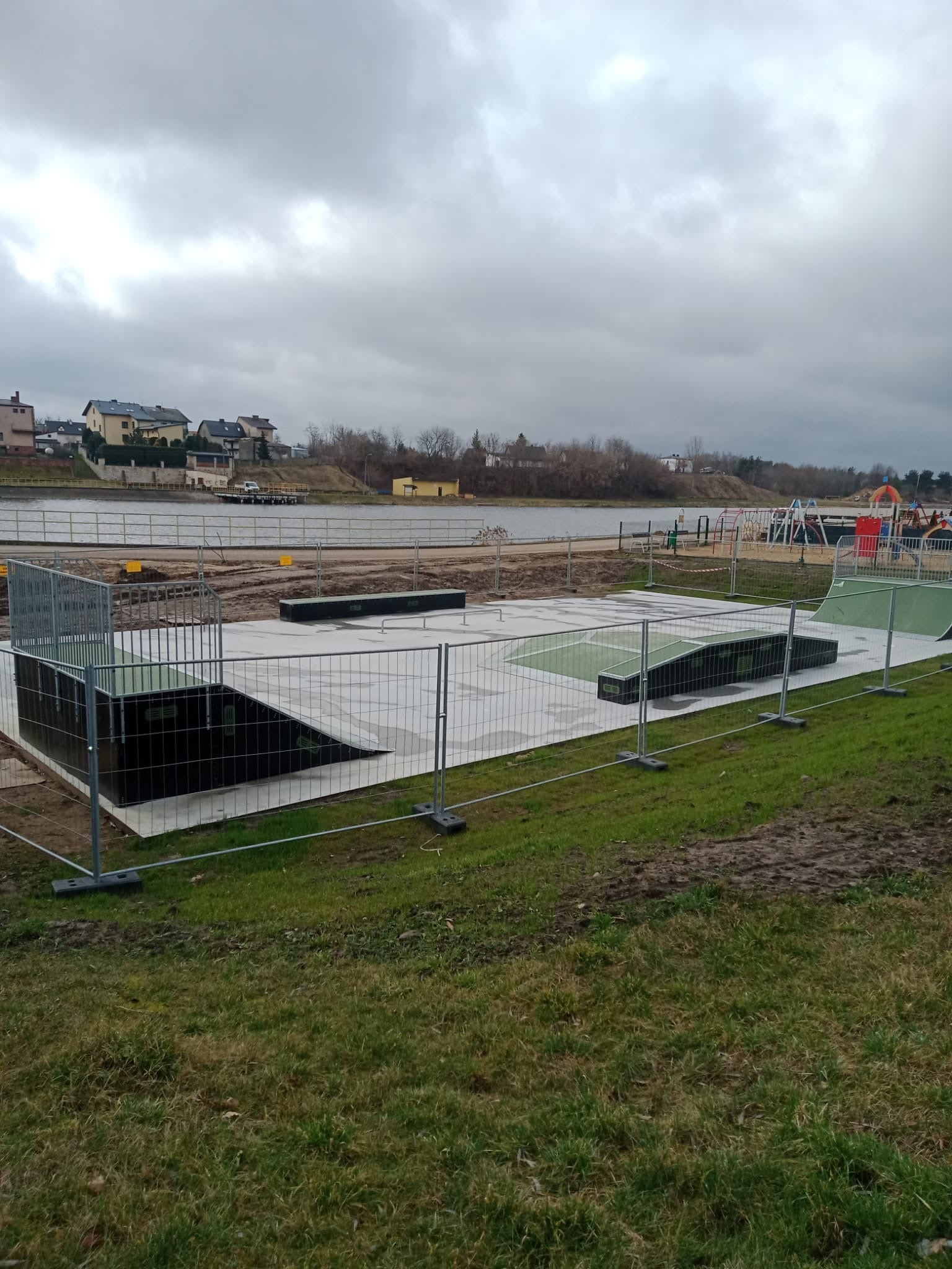 Skatepark - Jastrząb - Szplinramps